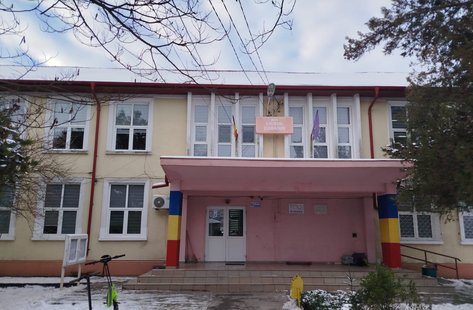 Părinții din Cobadin protestează vineri în fața Inspectoratului Școlar Constanța împotriva transformării liceului din comună