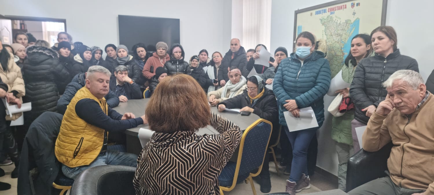 Părinții elevilor din Cobadin, prezenți la primărie pentru a rezolva situația liceului din comună. Primarul Cristian Telehoi propune demersuri la Ministerul Educației