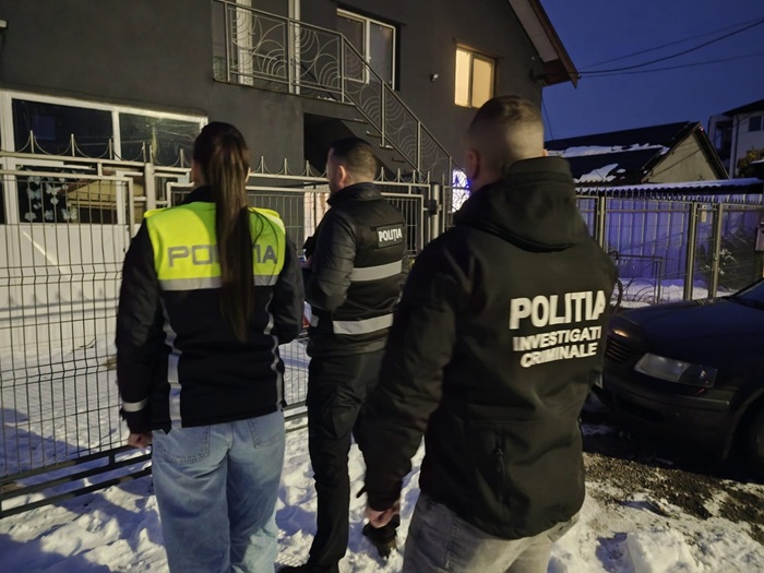 Descinderi cu mascații la Constanța, Cumpăna, Năvodari, Ovidiu, Techirghiol, Poiana, Poarta Albă și Peștera, într-un MEGA dosar de înșelăciune: 10 persoane au fost reținute