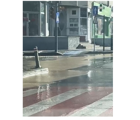 Constanța: Avarie majoră RAJA pe conducta de alimentare cu apă de pe bulevardul Tomis