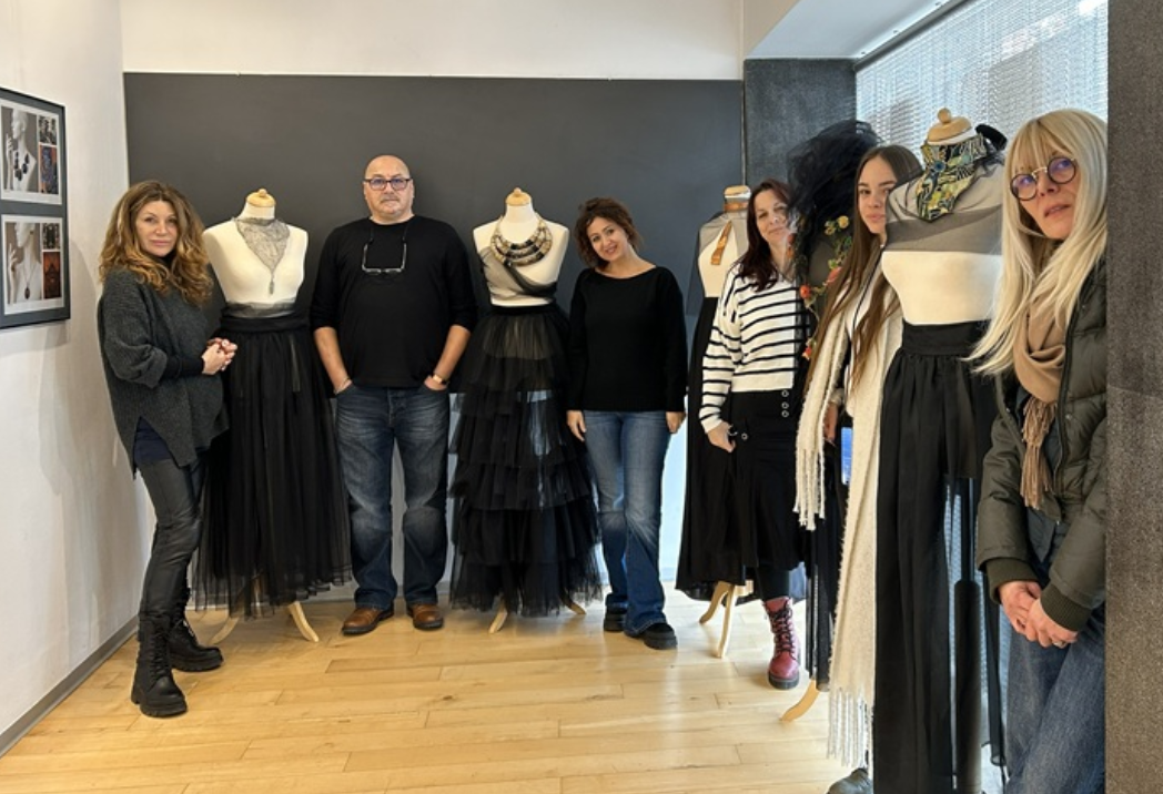 Weartable – art to ware, expoziție a profesorilor și masteranzilor Facultății de Arte din Constanța are loc în perioada 19-25 ianuarie la Centrul Multifuncțional Jean Constantin