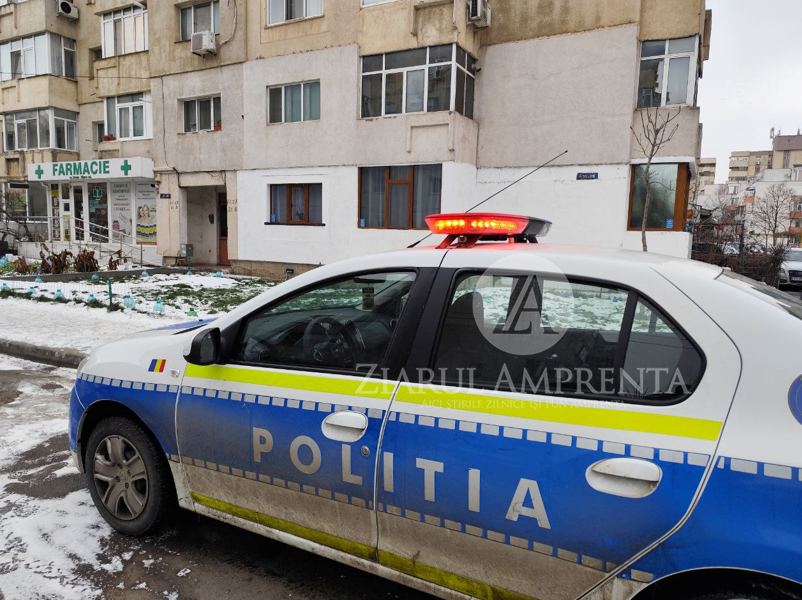 FOTO VIDEO Crimă ÎNGROZITOARE în cartierul Poarta 6, din Constanța: Un tânăr și-ar fi ucis propria mamă și, după o noapte de stat cu cadavrul în casă, s-a denunțat la Poliție