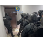 Intervenție cu mascații de la Trupele Speciale: Un bărbat a amenințat că își va face rău. Fratele și mama lui, în pericol