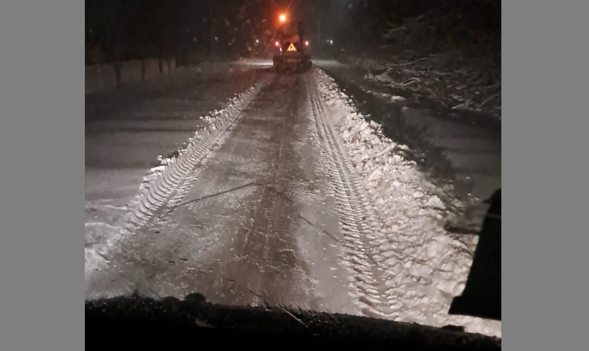 FOTO VIDEO Echipele de la Drumuri Județene Constanța, la datorie! Se acționează cu zeci de utilaje. Vezi aici unde s-a intervenit