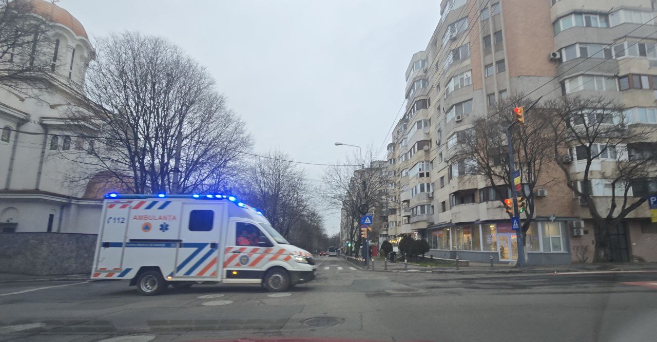 Accident rutier în Faleză Nord, în zona Universității Ovidius! A fost chemată Ambulanța