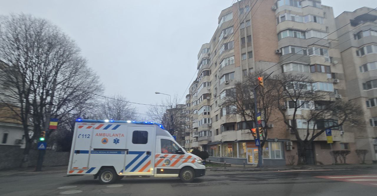 Alertă în zona Stadion: Persoană DECEDATĂ, după ce s-ar fi prăbușit pe un acoperiș, la etajul 1!