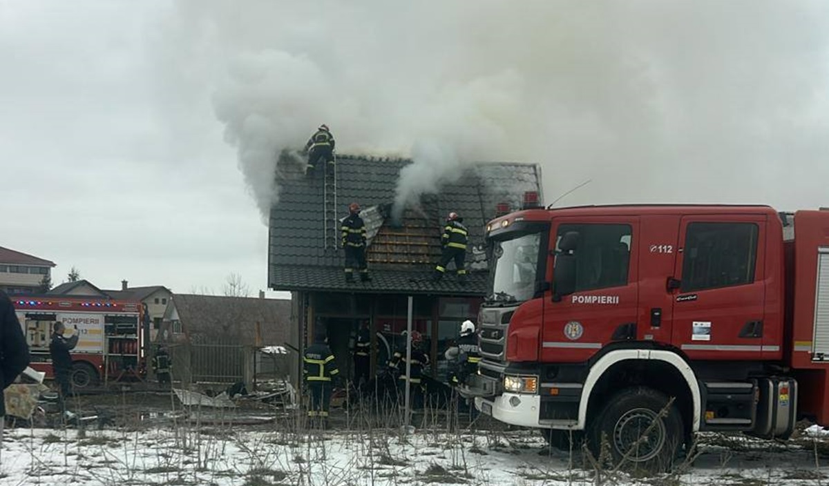 FOTO VIDEO Apel umanitar: Doi copilași din Agigea au rămas fără locuință după ce casa familiei a fost distrusă de un incendiu! Orice ajutor contează enorm