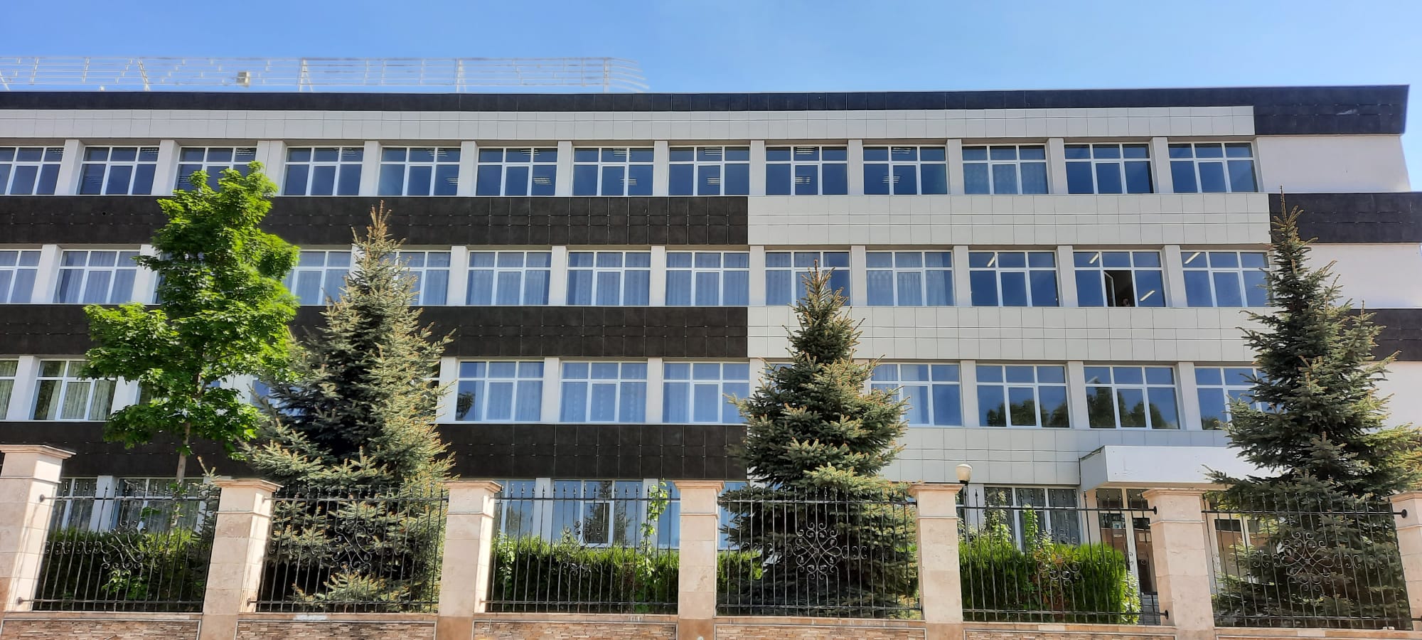 Liceul Tehnologic Lazăr Edeleanu din Năvodari închiriază 1.200 metri pătrați de teren: Când are loc licitația