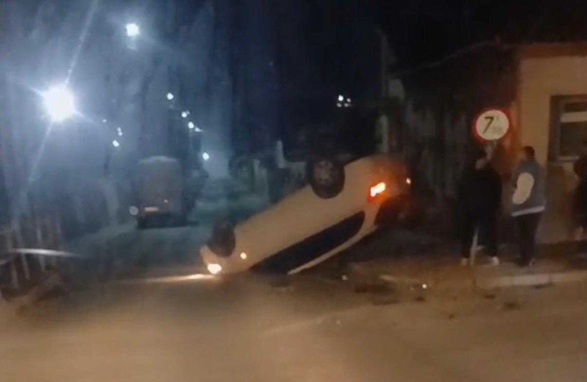 Un autoturism s-a răsturnat într-o intersecție din Medgidia în urma unui accident