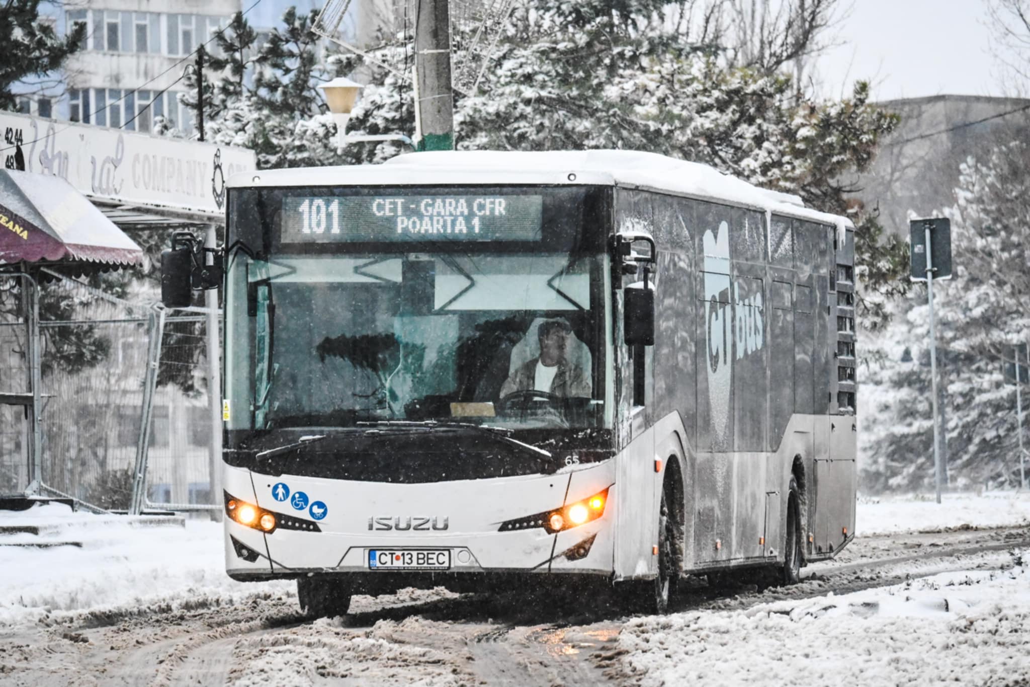 Atenție, constănțeni! Autobuzele CT Bus au întârzieri din cauza zăpezii. Vezi aici anunțul companiei de transport în comun!