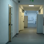 Bărbat ÎNCĂTUȘAT după ce ar fi violat și sechestrat o femeie! Victima a sunat la 112