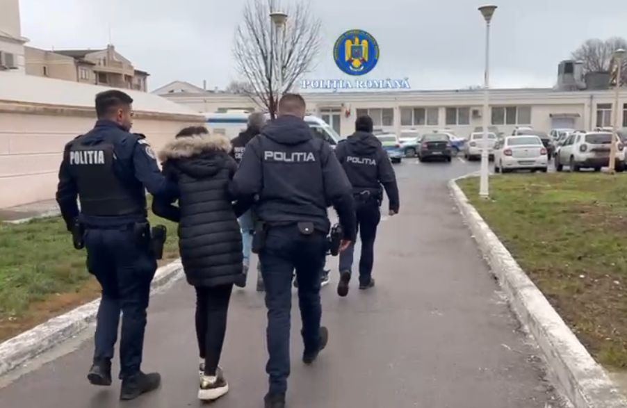 VIDEO Tâlhari reținuți după agresarea a doi bătrâni din Cernavodă. Banii furați au fost recuperați