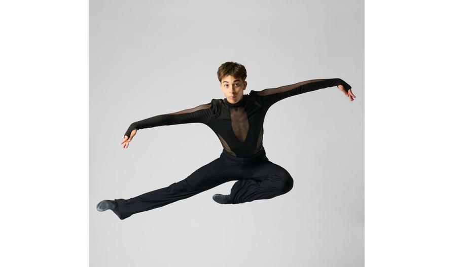 FOTO Daniel Custura, elev al Colegiului Național de Arte Regina Maria, premiat la festivaluri naționale și internaționale: Visul meu este să devin un actor consacrat!