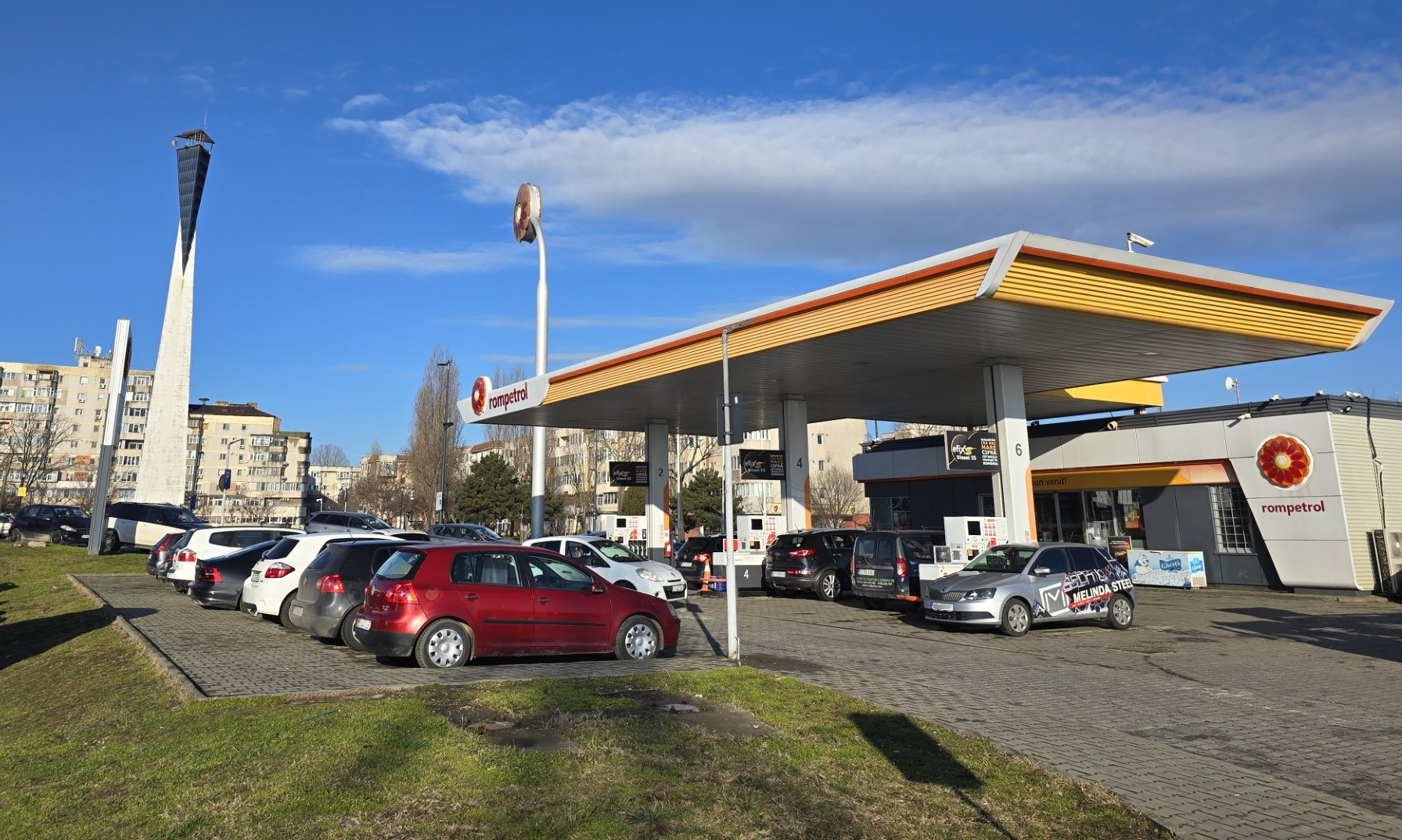 Rompetrol face precizări privind situația celor 4 stații de carburanți din Constanța: sistarea activității stațiilor ar putea determina un dezechilibru al mediului economic local