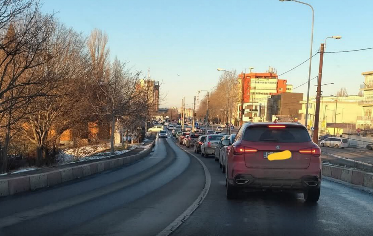 Accident rutier în zona Doraly: Un pieton a fost lovit de o mașină. Se circulă bară la bară