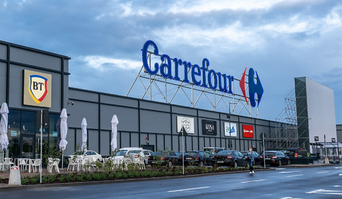 Afacerea anului: Patronii Dedeman cumpără Carrefour România