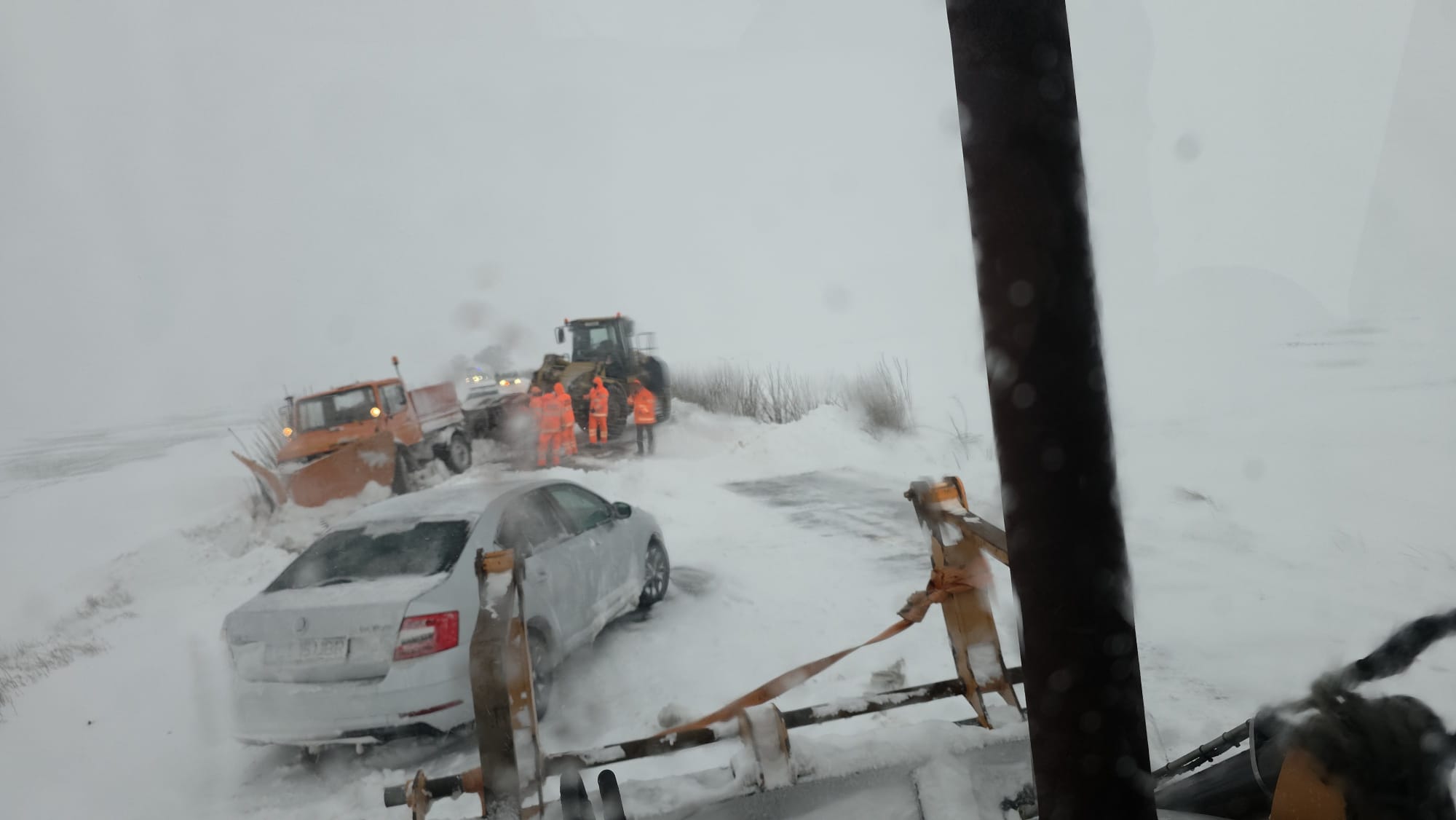 autoturisme blocate DN 2A Saraiu-Topolog