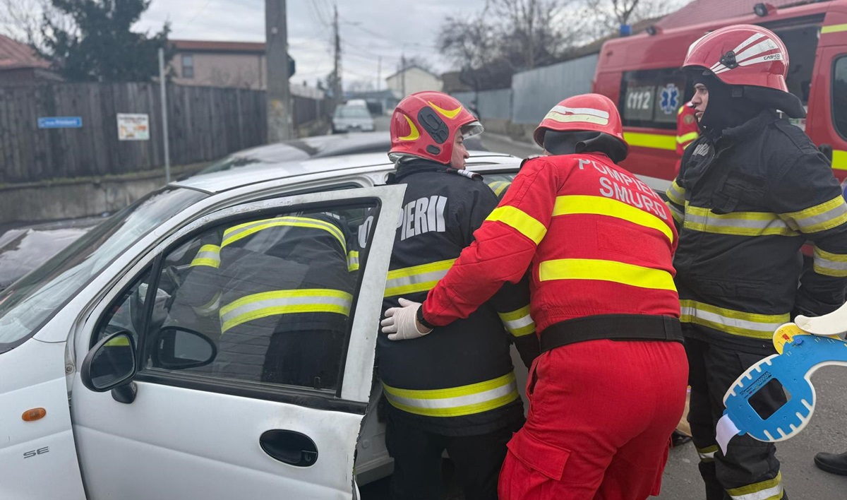FOTO Accident rutier GRAV la Tulcea! Au intervenit echipajele de descarcerare și SMURD-ul