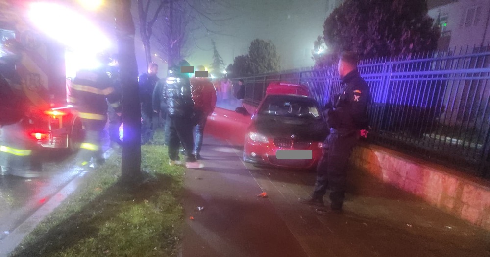 Constanța: Un autoturism a intrat în gardul Inspectoratului de Jandarmi de pe strada Mircea cel Bătrân