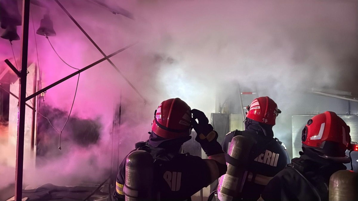 incendiu biserică Tulcea ISU Delta pompieri