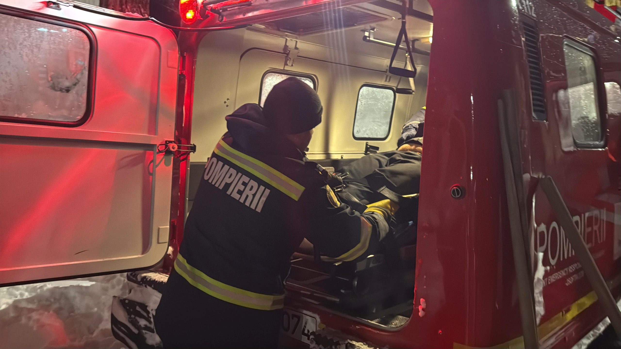 FOTO VIDEO Intervenție contracronometru a pompierilor de la ISU Tulcea alături de serviciul de ambulanță
