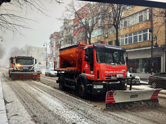 FOTO Utilajele de deszăpezire acționează în tot municipiul Constanța pentru fluidizarea traficului