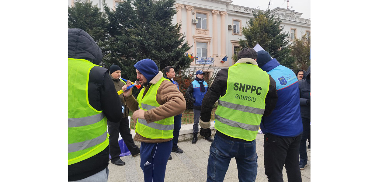 UPDATE FOTO VIDEO Polițiștii constănțeni PROTESTEAZĂ în stradă: Încălcarea programului de lucru și a timpului de repaus, pe lista nemulțumirilor