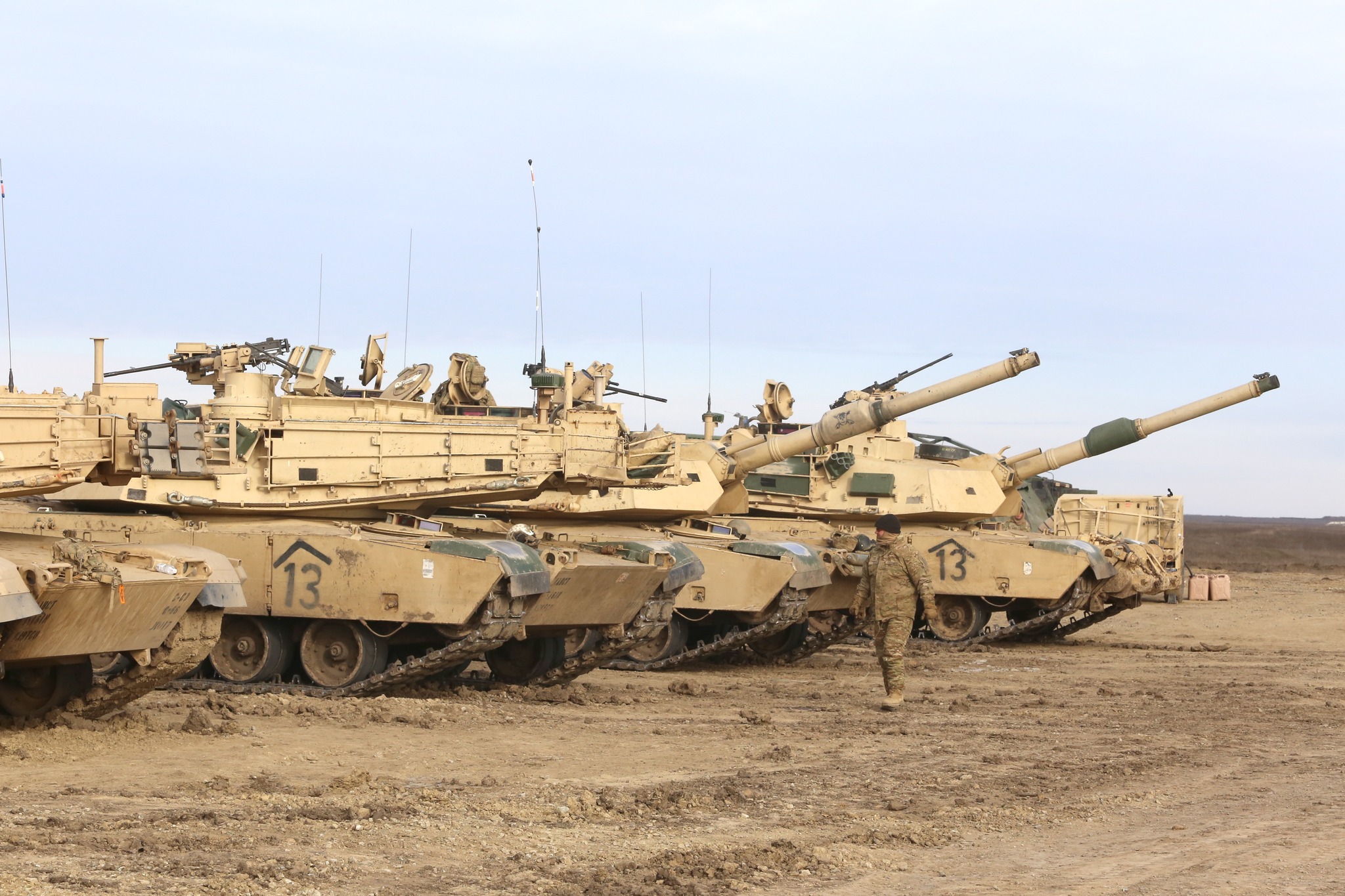FOTO Armata SUA a venit cu tancuri Abrams în România pentru antrenamente comune, la poligonul Smârdan