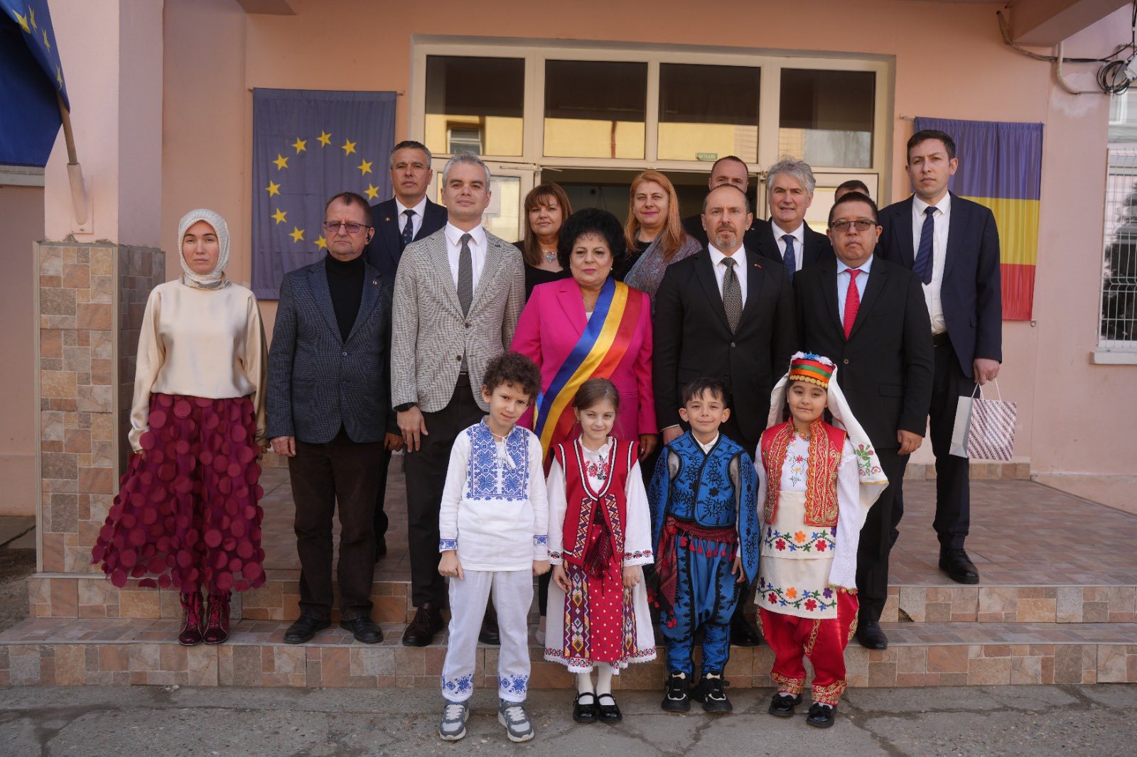 FOTO Delegație turcă, de nivel înalt, la Cumpăna: 100 de familii musulmane din comună au primit pachete de Ramazan Bayram