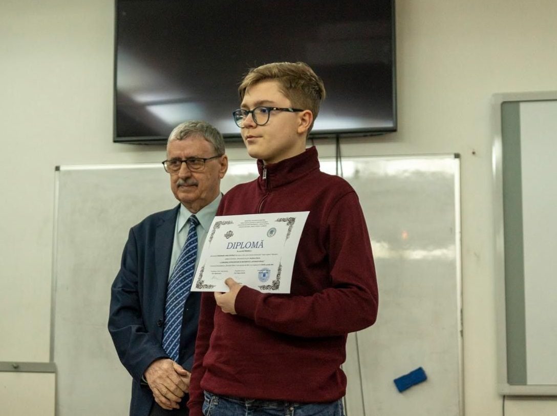 Ianis Ștefănuț Grădinaru, elev al școlii Tudor Argezi din Năvodari, calificat la Olimpiada Națională de Matematică, după un parcurs remarcabil în competiții