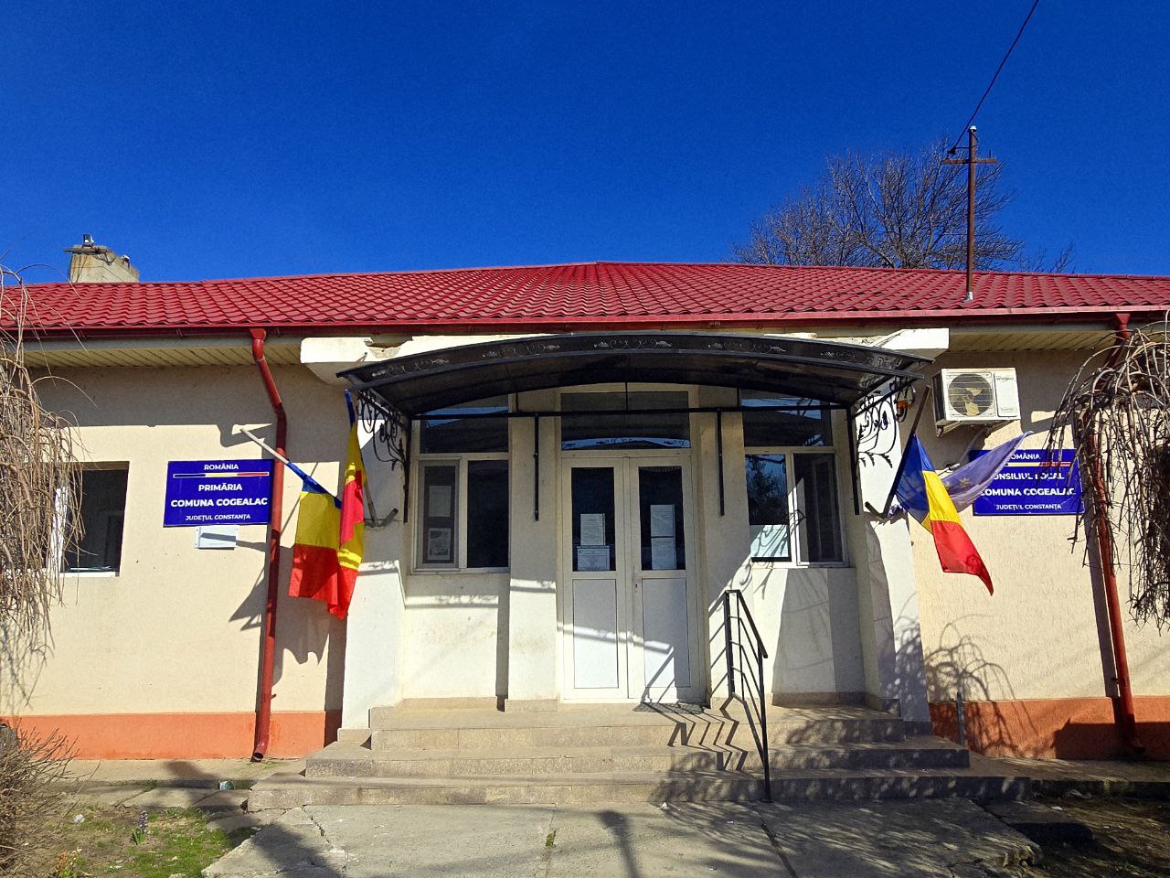 O firmă cu afaceri de milioane de euro a încheiat contracte de câteva zeci de mii de euro cu Primăria Cogealac