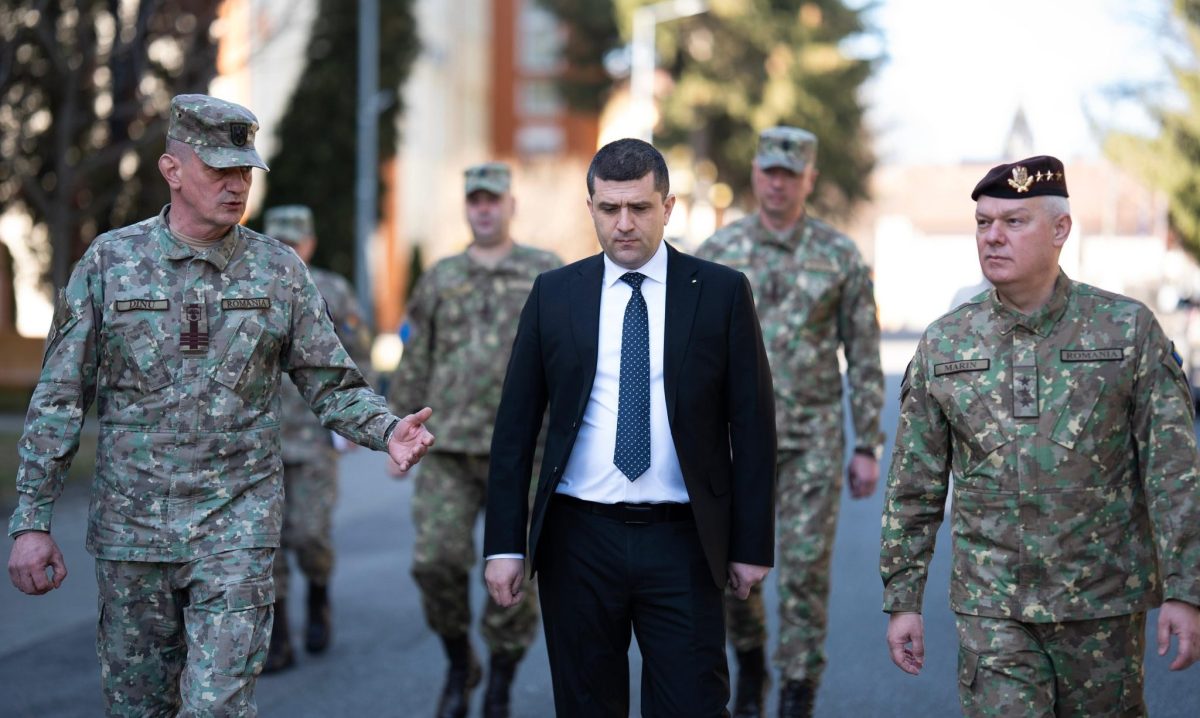 Ministrul Apărării Naţionale, Radu Miruţă şi şeful Statului Major al Apărării, Gheorghiţă Vlad, participă în delegaţia României la Summitul NATO de la Ankara