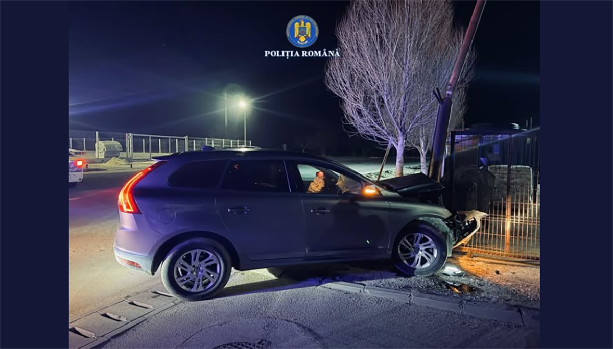 Limanu: Un șofer beat, a ignorat semnalele polițiștilor și a călcat accelerația. Cursa lui s-a terminat într-un gard