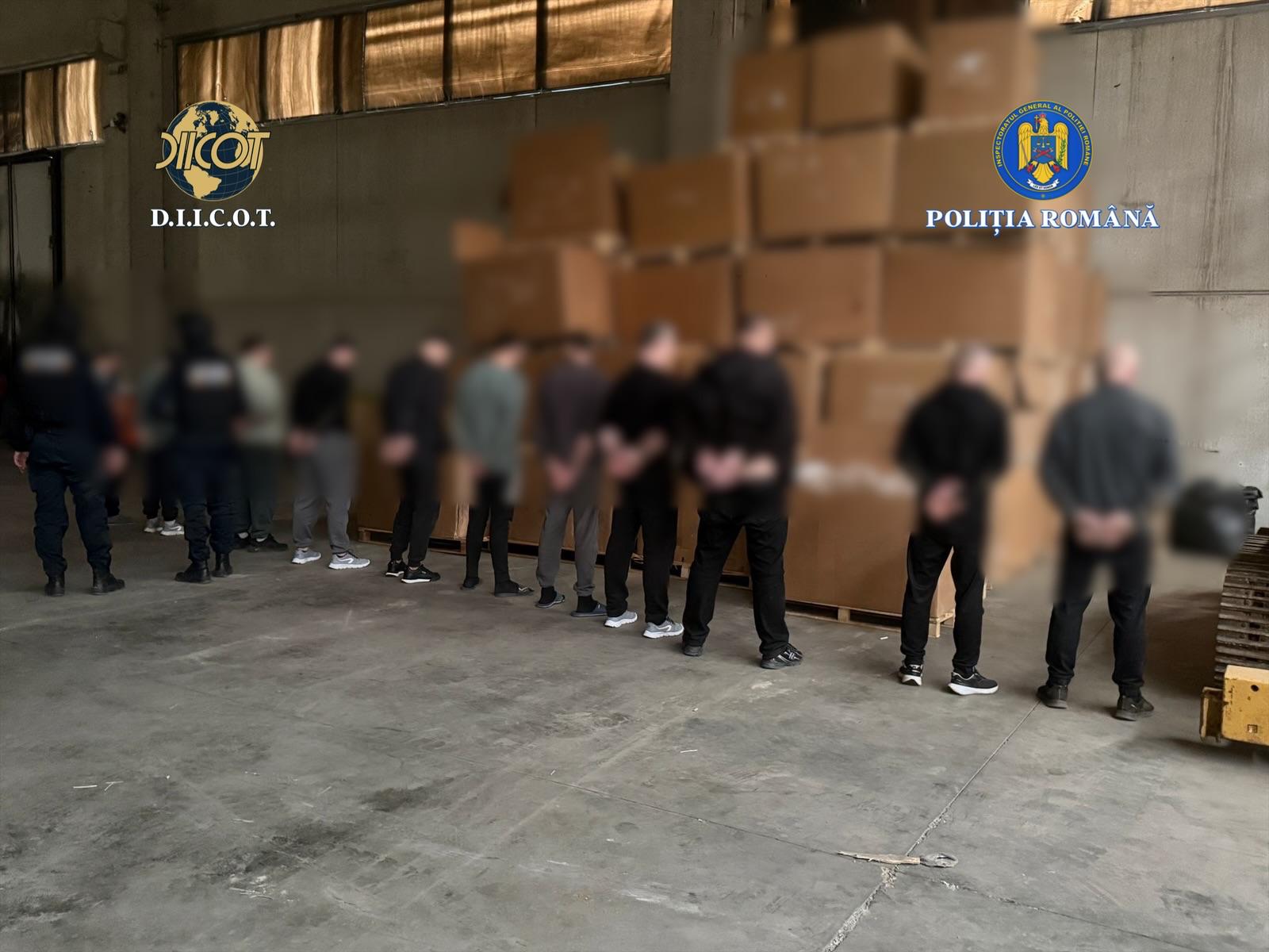 FOTO VIDEO Cum arată și cum funcționa o fabrică ILEGALĂ de ţigări, plină cu tone de tutun: Gruparea de contrabandiști lucra ca la carte