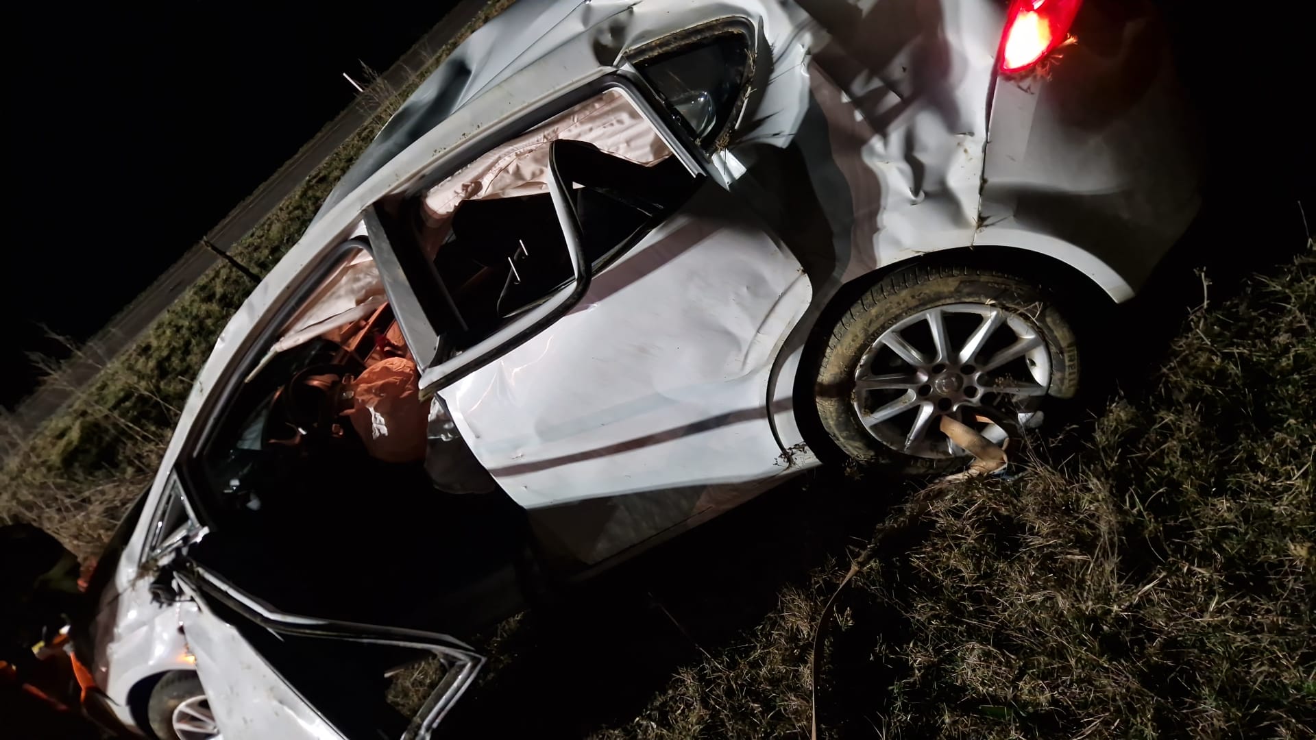 ACCIDENT pe DN 23: Trei minori, răniți după ce mașina în care se aflau s-a RĂSTURNAT