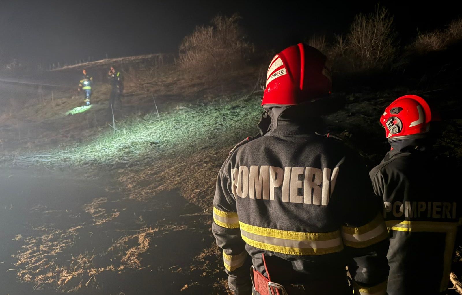FOTO VIDEO PANICĂ, azi noapte, în județul Tulcea: Incendiu provocat de o dronă care s-a prăbușit lângă Somova