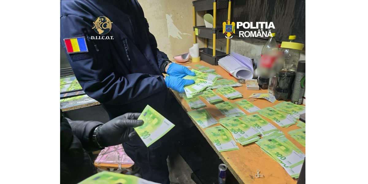 FOTO VIDEO Un MUNTE de bani falși: Cum arată fabrica de printat EURO descoperită de DIICOT