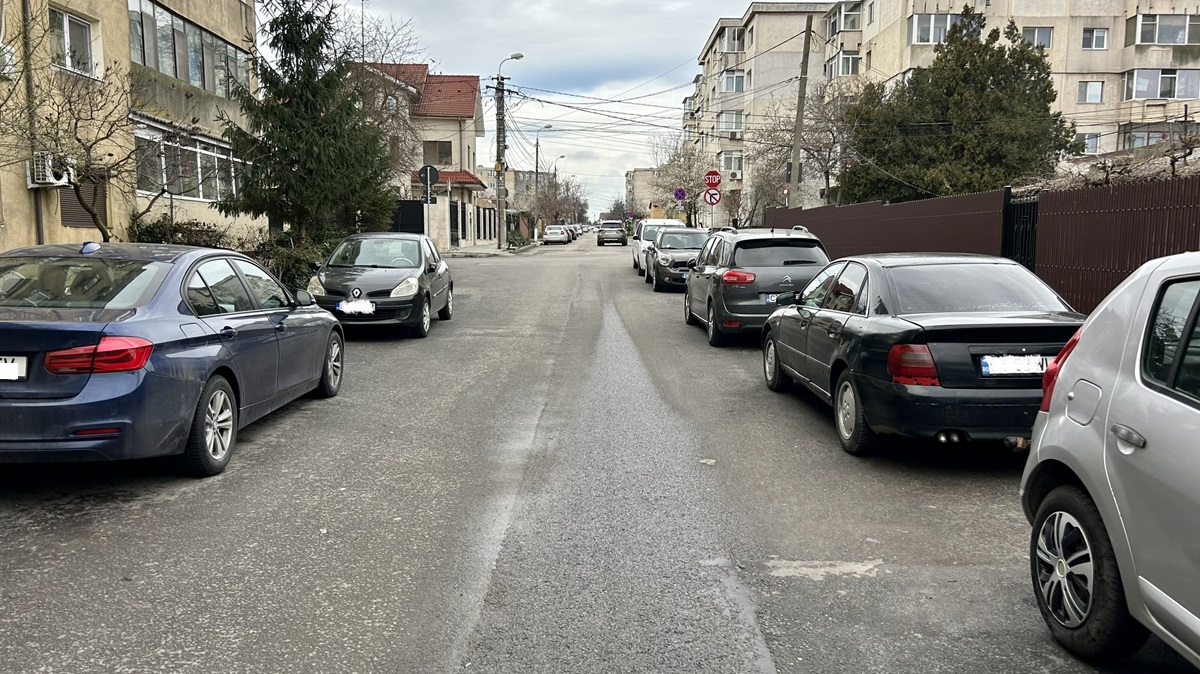 FOTO SC Confort Urban SRL a instalat noi indicatoare rutiere în cartierul KM5! Vezi aici pe ce străzi s-a deschis circulația în ambele sensuri