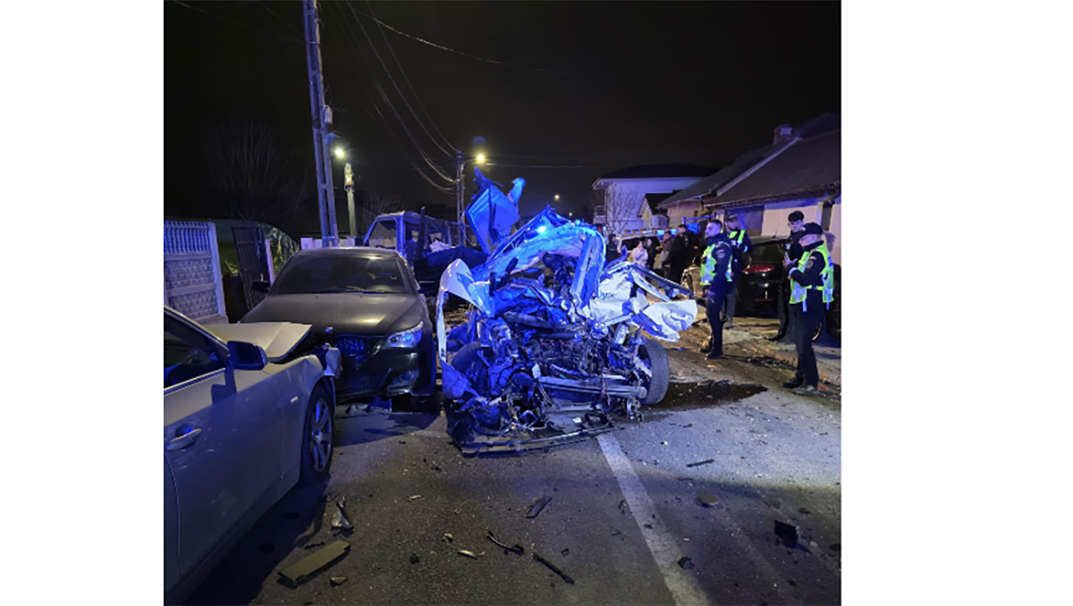 FOTO ACCIDENT rutier la Ovidiu: Sunt două victime. Autoturismul în care se aflau s-a făcut praf
