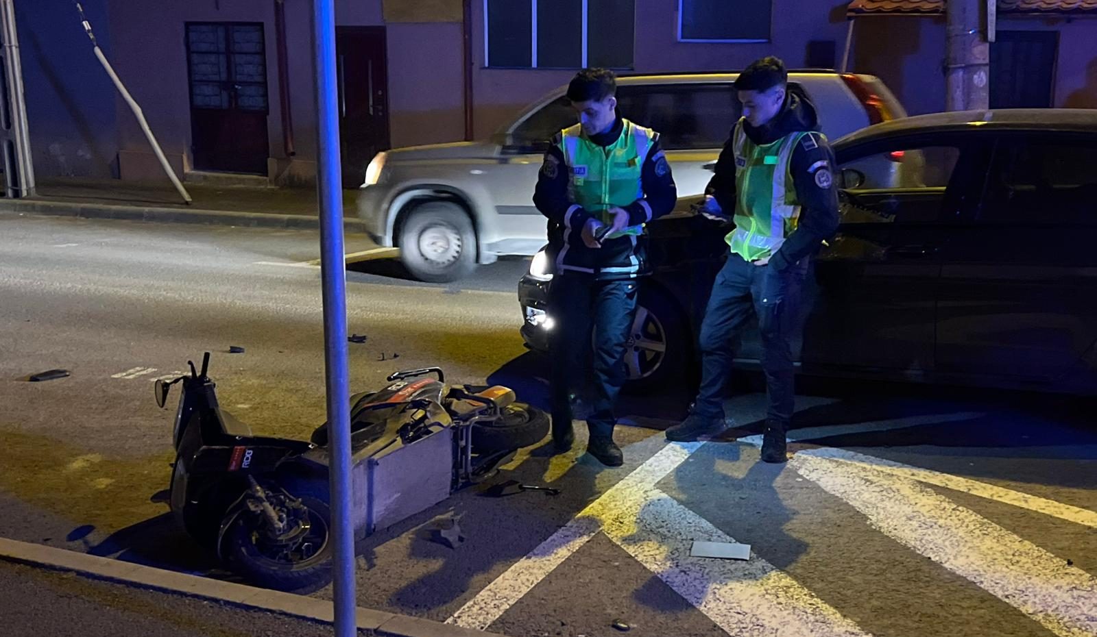 FOTO Accident la intersecția străzilor Andrei Mureșanu cu Steagului din Constanța: Un scuter a fost IZBIT de un autoturism