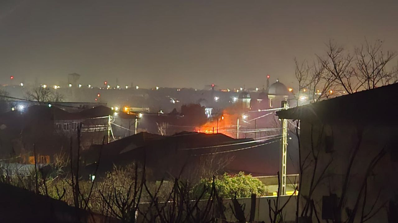 VIDEO Incendiu puternic izbucnit la acoperișul unei case din Limanu