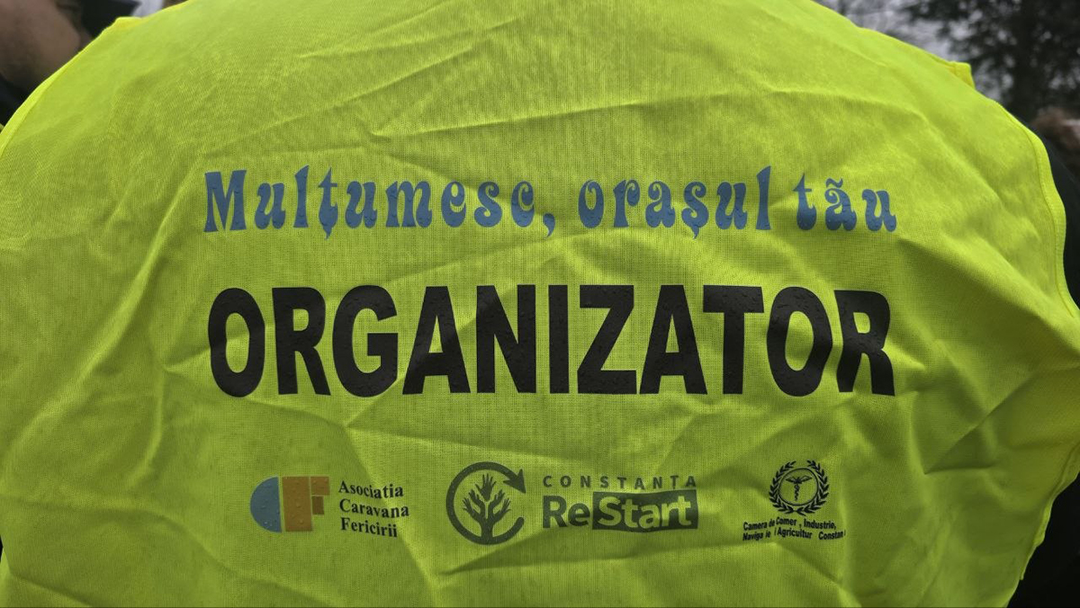 acțiune de plantare de copaci, organizată de Asociația Caravana Fericirii
