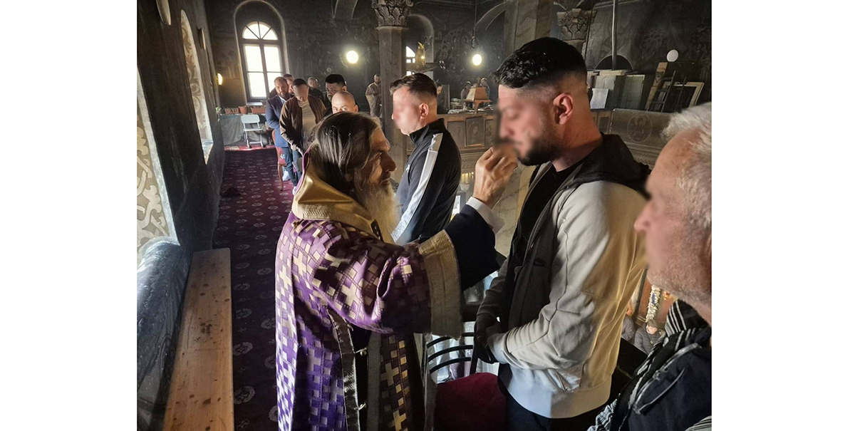 FOTO 10 deținuți de la Penitenciarul Poarta Albă au participat, alături de IPS Teodosie, la rugăciuni de dezlegare de păcate