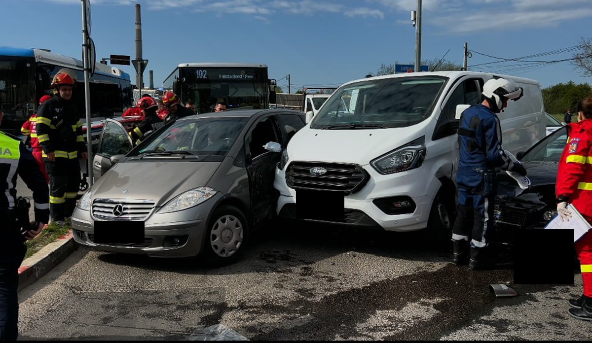 Accident rutier la intrarea în Eforie Sud! Trei autoturisme sunt implicate