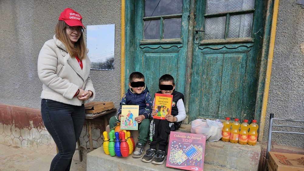 FOTO Asociația Suflete deschise a adus vestea Intrării Domnului Hristos în Ierusalim copiilor din Ion Corvin, Ciocârlia și Siminoc
