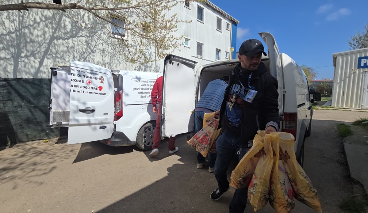 FOTO VIDEO Asociația Suflete Deschise vine în ajutorul familiilor afectate de incendiul din cartierul Henri Coandă