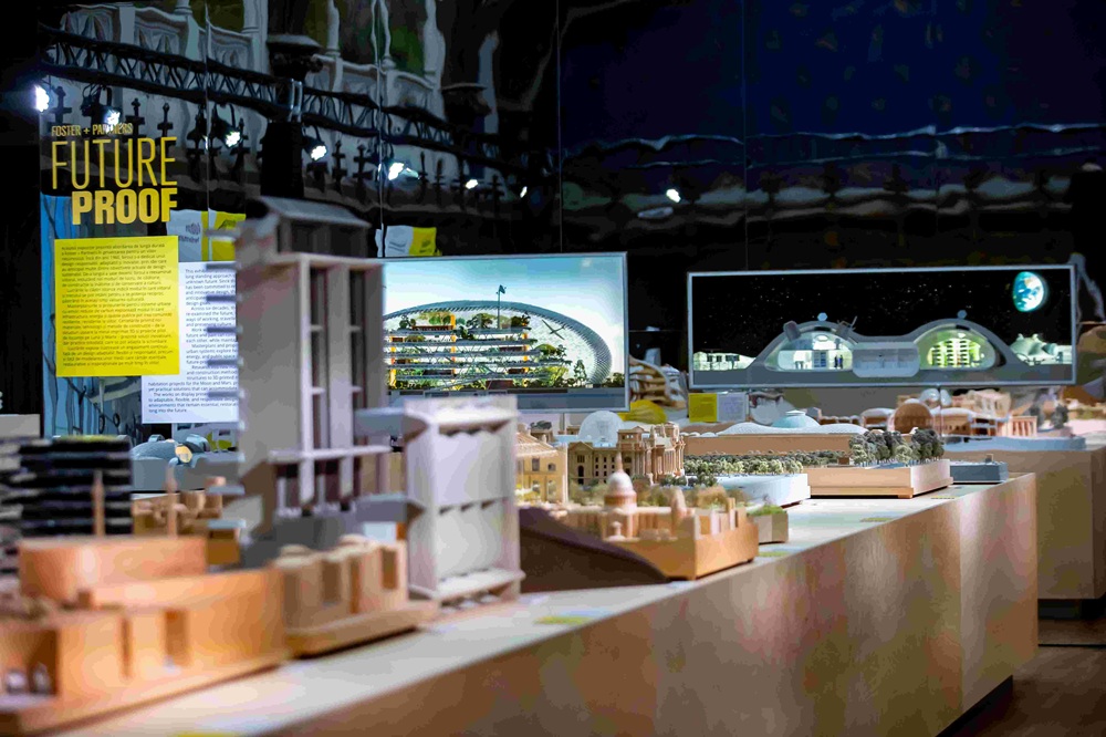 FOTO Pentru prima oară în România, Foster + Partners aduce la Iași, în parteneriat cu IULIUS, expoziția Future Proof, 60 de ani de arhitectură
