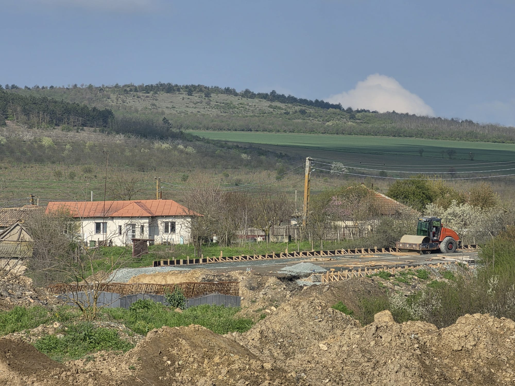 FOTO Lucrările la podul de pe DN 22, de la ieșire din Crucea, avansează
