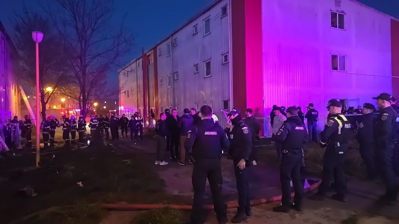 Bilanțul incendiului din cartierul Henri Coandă: Un bărbat are arsuri pe 80% din suprafața corporală. Alți 6 adulți și 4 minori, intoxicați cu fum
