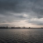 Kazahstanul, solicitat să livreze mai mult petrol Europei, însă atacurile asupra rutelor de export pun în pericol transporturile